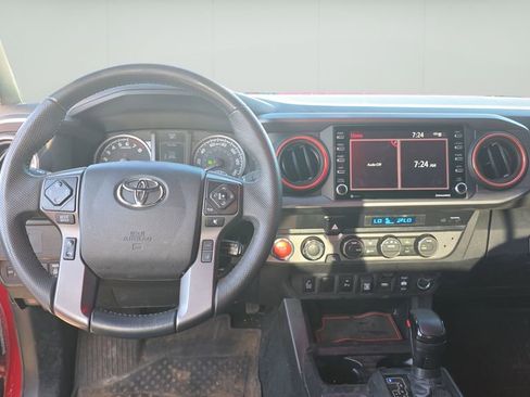 Used 2022 Toyota Tacoma TRD Off-Road w/ Technology Package AWD/4WD image 11