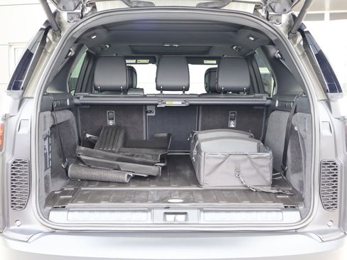 Certified 2025 Land Rover Discovery S AWD/4WD image 28