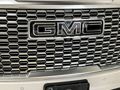 Used 2024 GMC Yukon XL Denali w/ Denali Reserve Package AWD/4WD image 29
