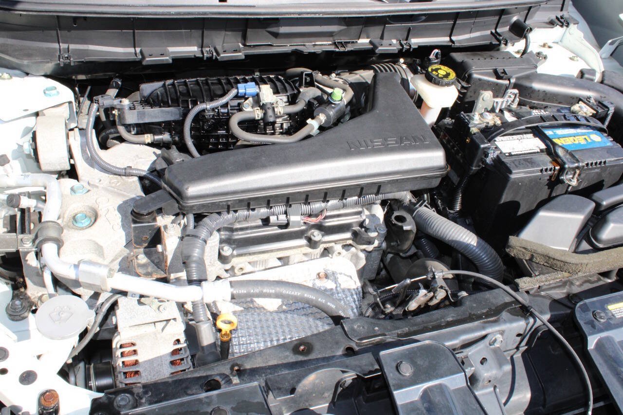 Used 2018 Nissan Rogue SV AWD/4WD image 25