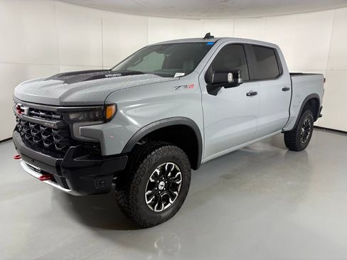 Used 2025 Chevrolet Silverado 1500 ZR2 w/ Technology Package image 5