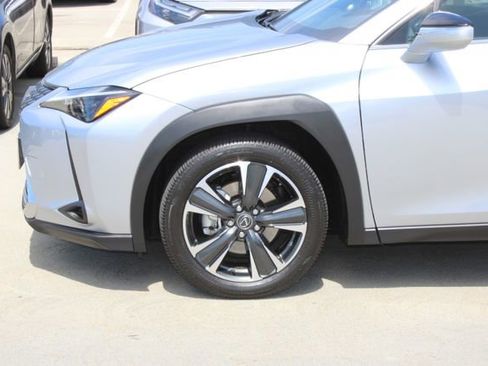 Used 2025 Lexus UX 300h FWD image 4