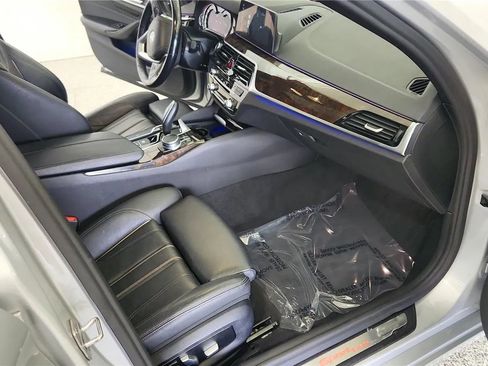 Used 2017 BMW 530i xDrive image 36