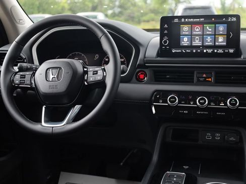 New 2025 Honda Pilot Touring image 29