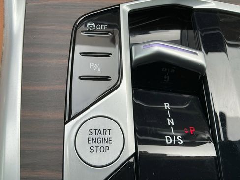 Used 2025 BMW X6 xDrive40i w/ Climate Comfort Package image 15