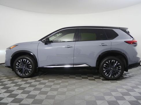 Used 2025 Nissan Rogue Platinum w/ Tech Package FWD image 6