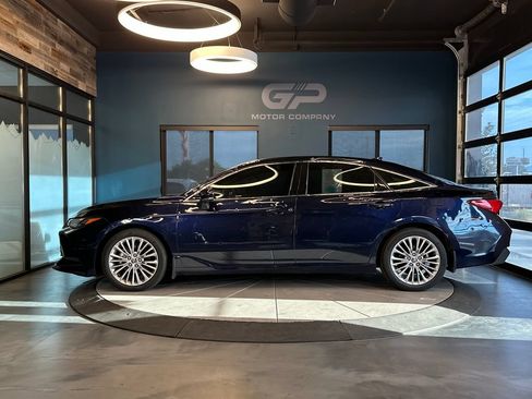 Used 2022 Toyota Avalon Limited w/ Advanced Safety Package FWD image 6