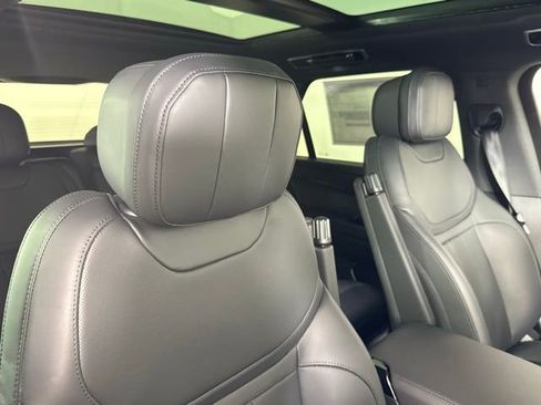 Used 2026 Land Rover Range Rover Sport SE AWD/4WD image 32