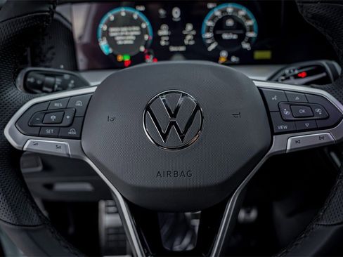 New 2026 Volkswagen Tiguan SE R-Line image 14