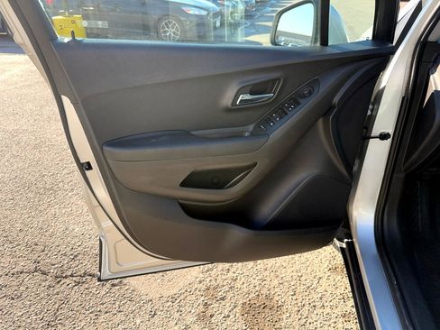 Used 2020 Chevrolet Trax LS w/ Tint and Cruise Package image 11