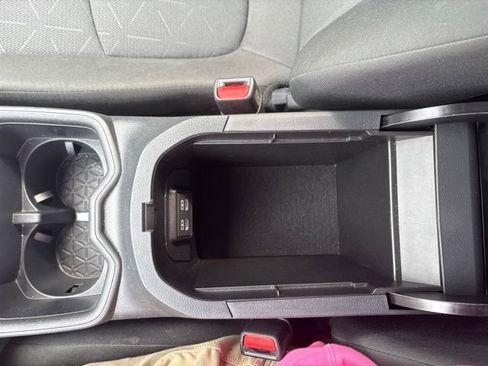 Used 2025 Toyota RAV4 XLE AWD/4WD image 22