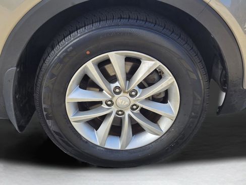 Used 2018 Kia Sorento LX image 6