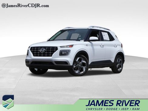 Used 2025 Hyundai Venue SEL FWD image 1