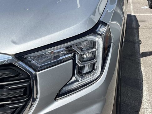 Used 2022 GMC Terrain SLE w/ Driver Convenience Package image 12