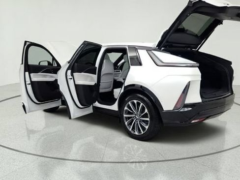 Used 2024 Cadillac Lyriq Sport RWD image 16