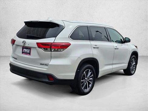 Used 2018 Toyota Highlander XLE AWD/4WD image 5