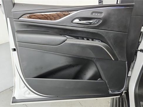 Used 2021 Cadillac Escalade Premium Luxury Platinum w/ Heavy-Duty Trailer Package image 11