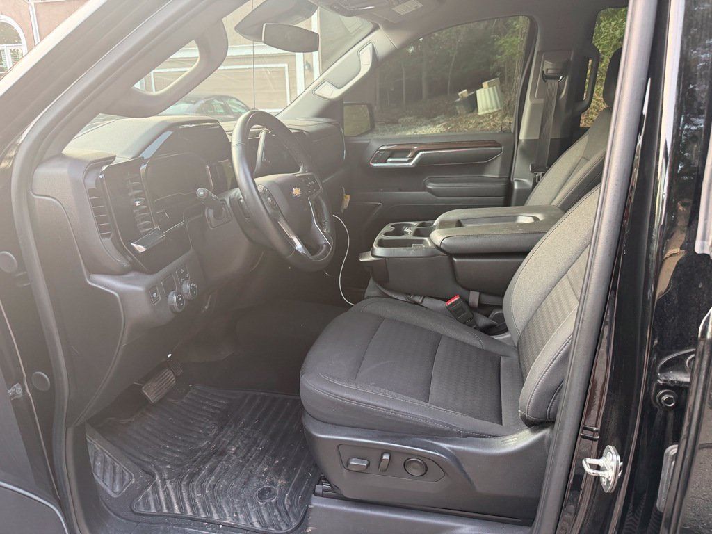 Used 2024 Chevrolet Silverado 1500 LT w/ Protection Package RWD image 5