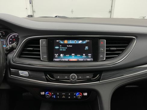 Used 2019 Buick Enclave Premium w/ Experience Buick Package FWD image 28
