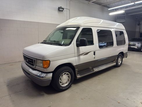 Used 2003 Ford E-150 and Econoline 150 RWD image 3