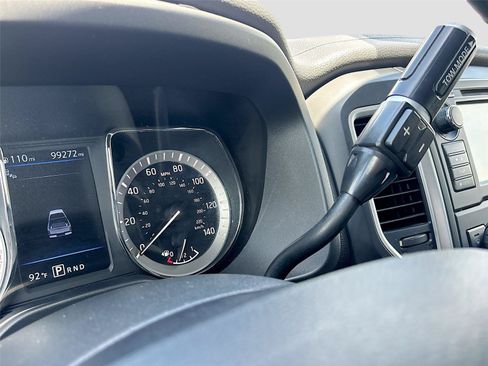 Used 2019 Nissan Titan SV w/ SV Convenience Package RWD image 16