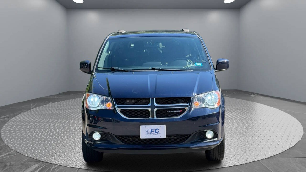 Used 2015 Dodge Grand Caravan SXT FWD image 2