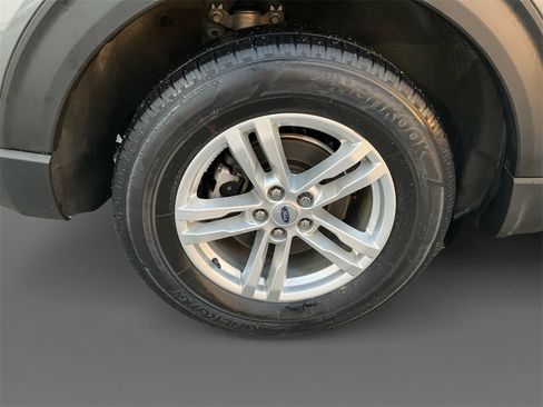 Used 2023 Ford Explorer XLT image 10