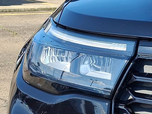 Used 2025 Ford Explorer ST image 9