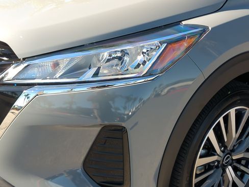 Used 2024 Nissan Kicks SV image 6