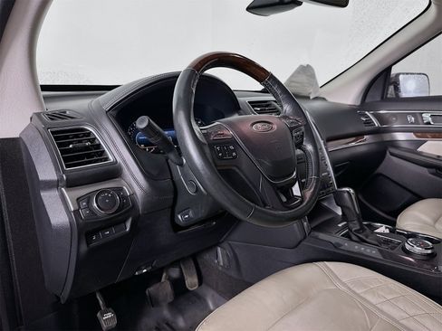 Used 2019 Ford Explorer Platinum image 9