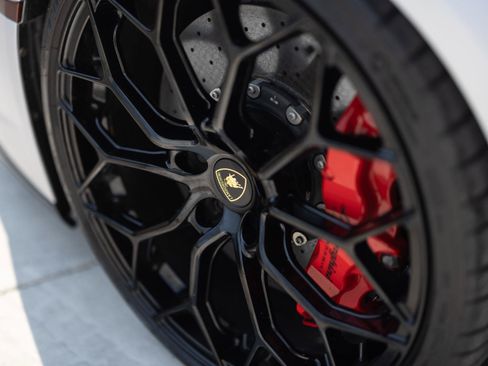 Used 2018 Lamborghini Huracan AWD/4WD image 18