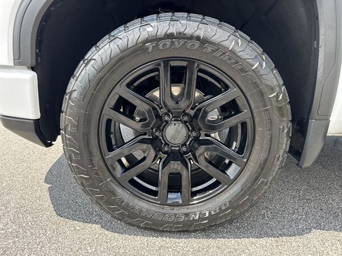 Used 2023 GMC Sierra 1500 AT4 w/ AT4 Premium Package AWD/4WD image 13