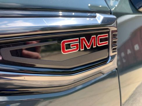 Used 2025 GMC Yukon XL AT4 AWD/4WD image 34