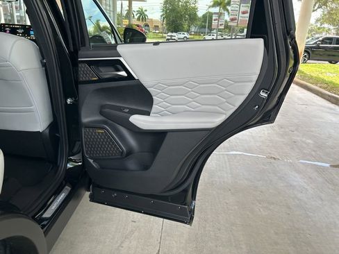 New 2025 Mitsubishi Outlander SEL image 30