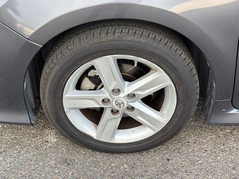 Used 2012 Toyota Camry SE w/ Leather Pkg FWD image 6