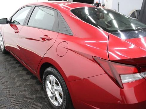 Used 2021 Hyundai Elantra SE w/ Cargo Package image 8