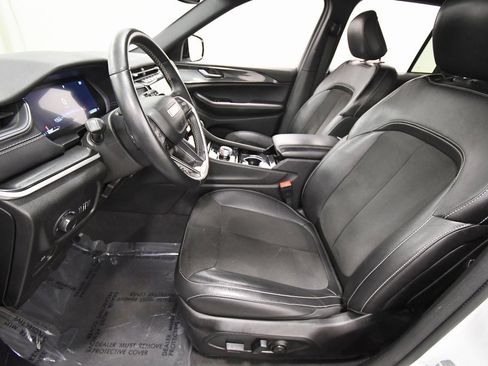 Used 2022 Jeep Grand Cherokee Altitude image 14