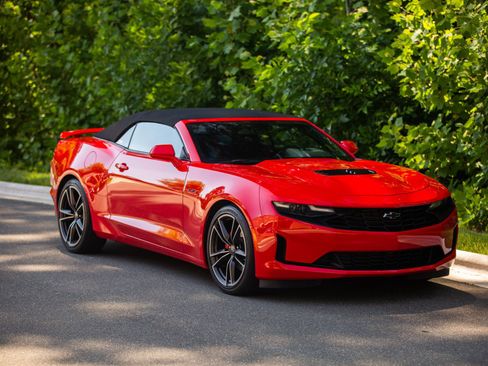 Used 2020 Chevrolet Camaro LT w/ Technology Package RWD image 23