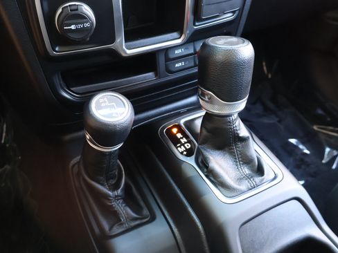 Used 2022 Jeep Wrangler Unlimited Sport AWD/4WD image 23
