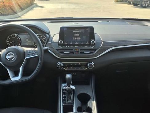 Used 2025 Nissan Altima 2.5 SV image 20