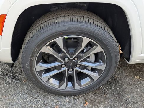 New 2025 Jeep Grand Cherokee L Overland w/ Advanced Protech Group III image 9