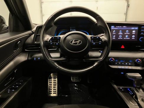 Used 2025 Hyundai Elantra Sport image 18