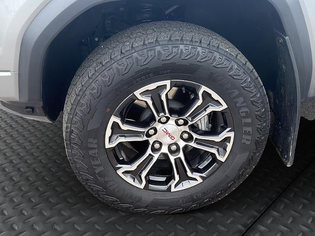 Used 2025 GMC Canyon AT4 w/ AT4 Premium Package AWD/4WD image 10