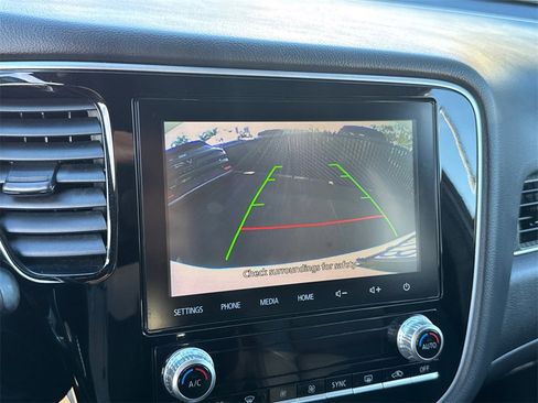 Used 2020 Mitsubishi Outlander SEL image 30