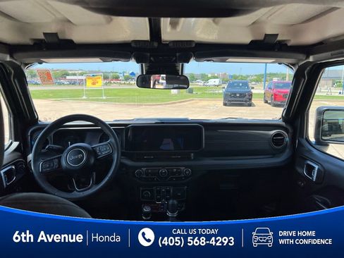 Used 2024 Jeep Wrangler Unlimited Rubicon 4xe AWD/4WD image 25