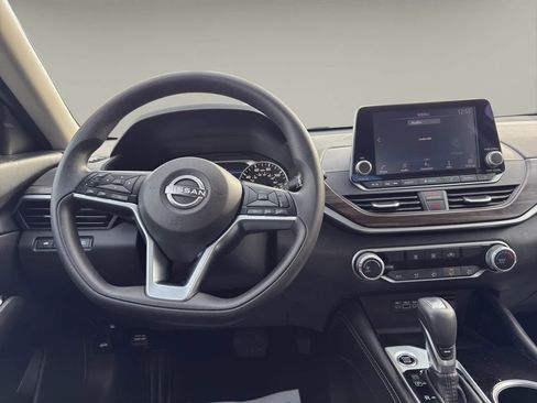 Used 2023 Nissan Altima 2.5 SV image 13