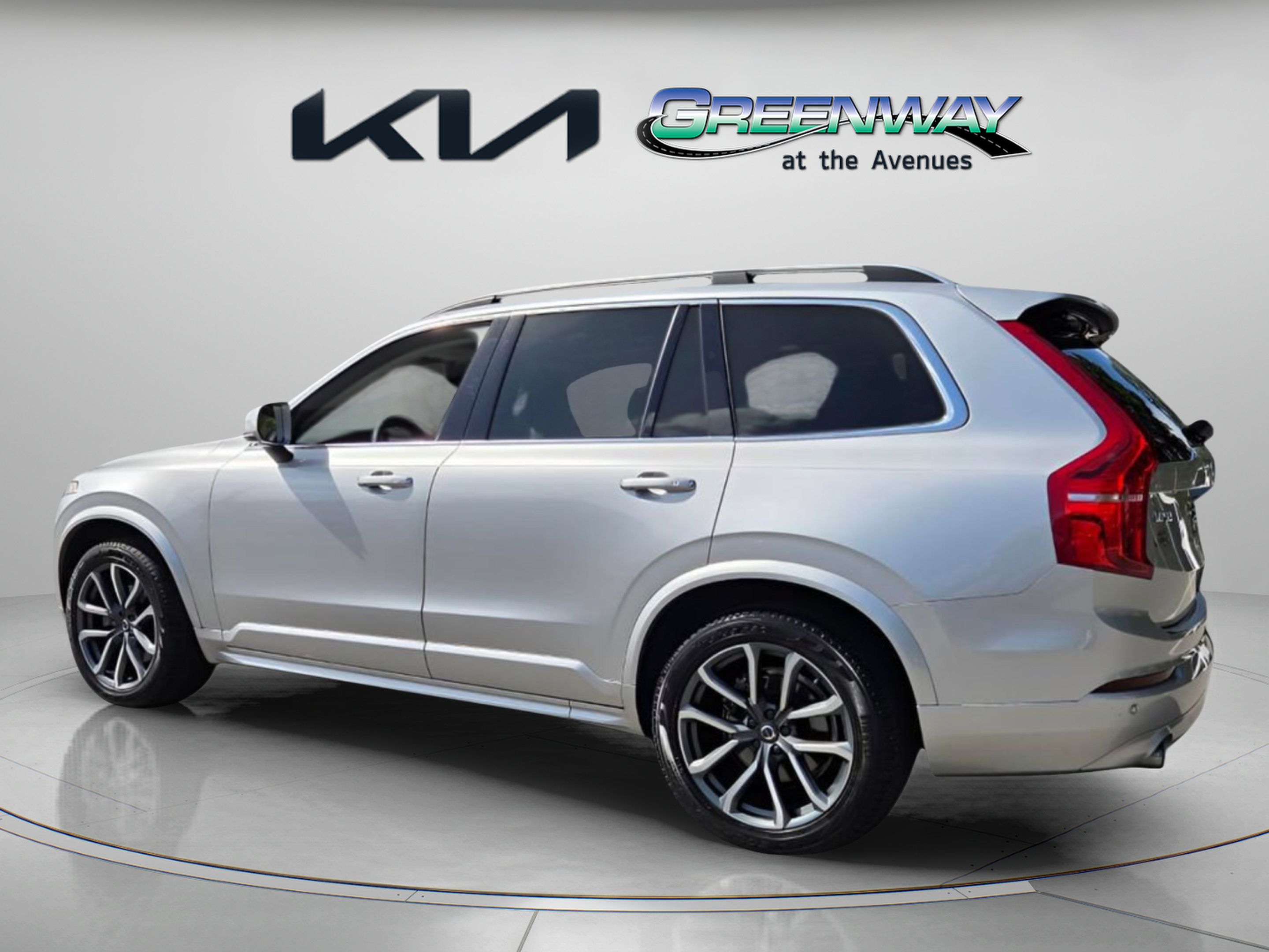 Used 2019 Volvo XC90 T5 Momentum w/ Protection Package Premier AWD/4WD image 5