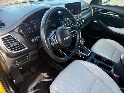 Used 2022 Kia Seltos SX w/ Sunroof Package image 11