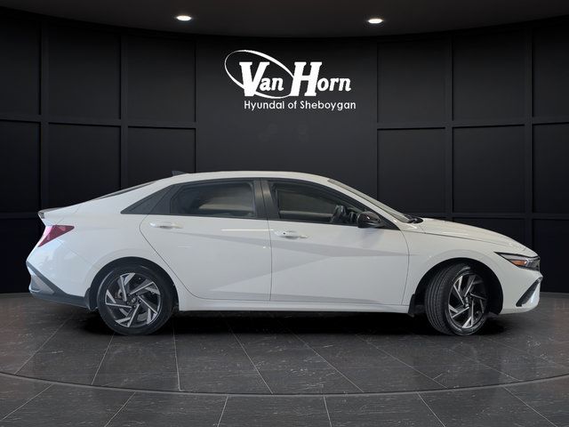 Certified 2025 Hyundai Elantra Sport FWD image 8
