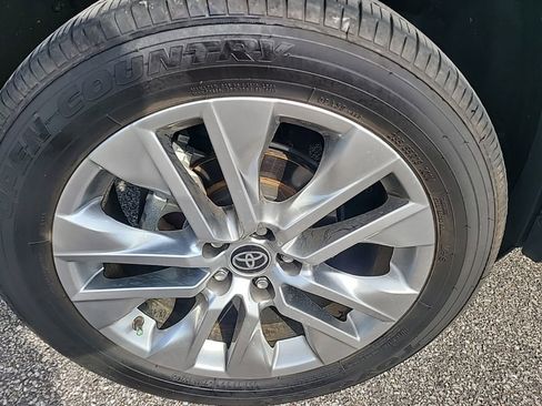 Used 2024 Toyota RAV4 XLE Premium FWD image 10